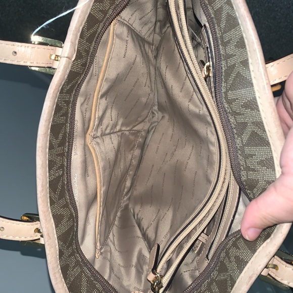 Michael Kors Small Logo Travel Tote - Picture 4 of 6